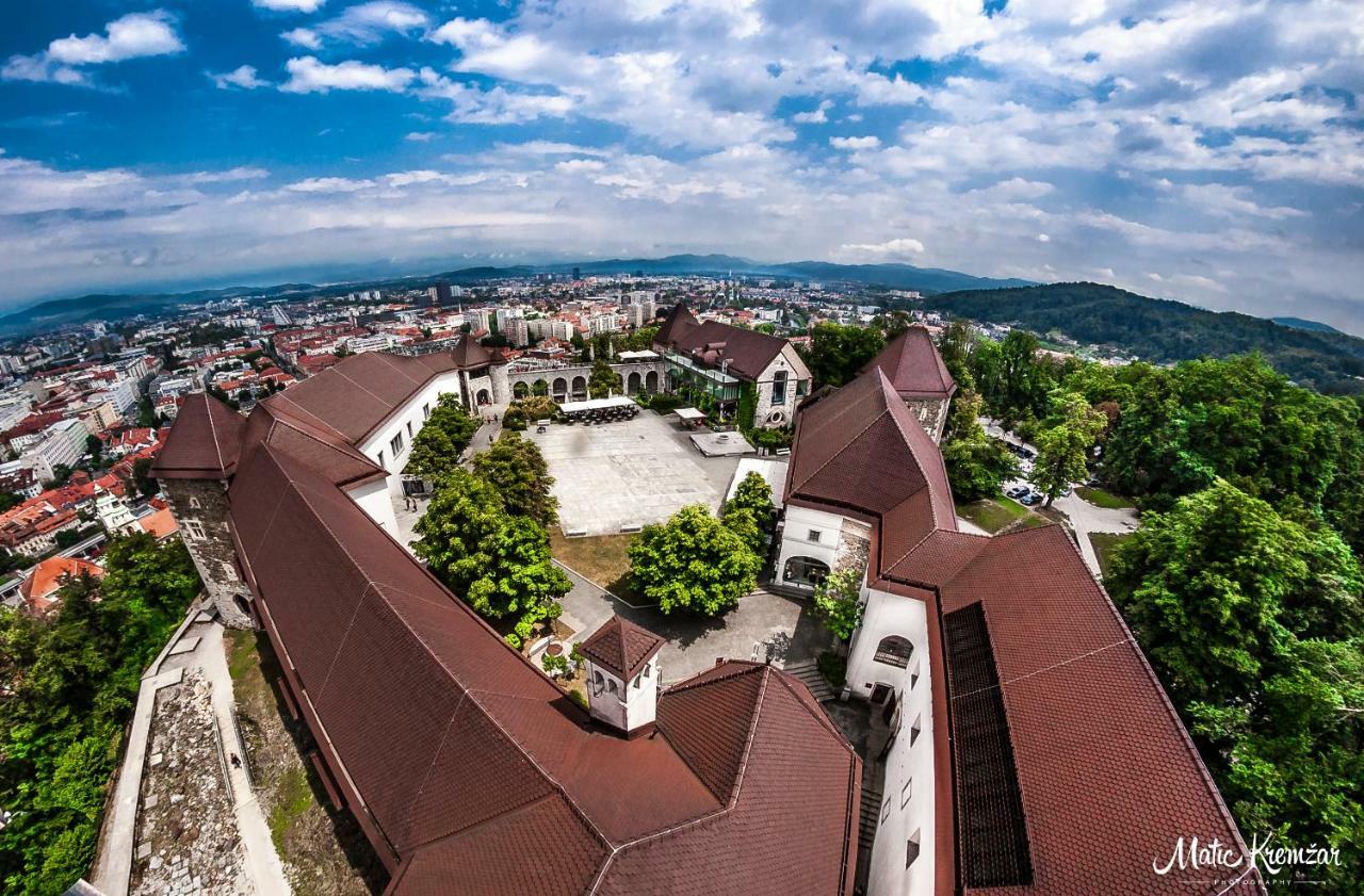Tony'S Place Under The Castle Laibach Exterior foto
